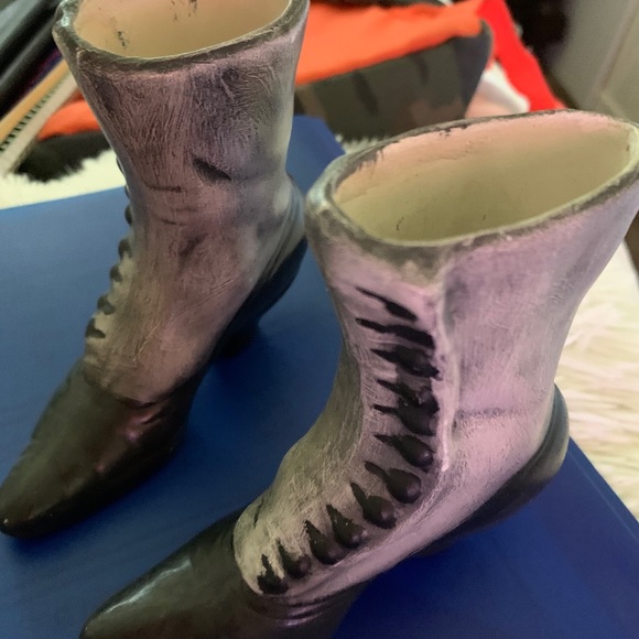 Old Fashion Ladies Button Boot Vases Hallmark FR - Picture 2 of 4